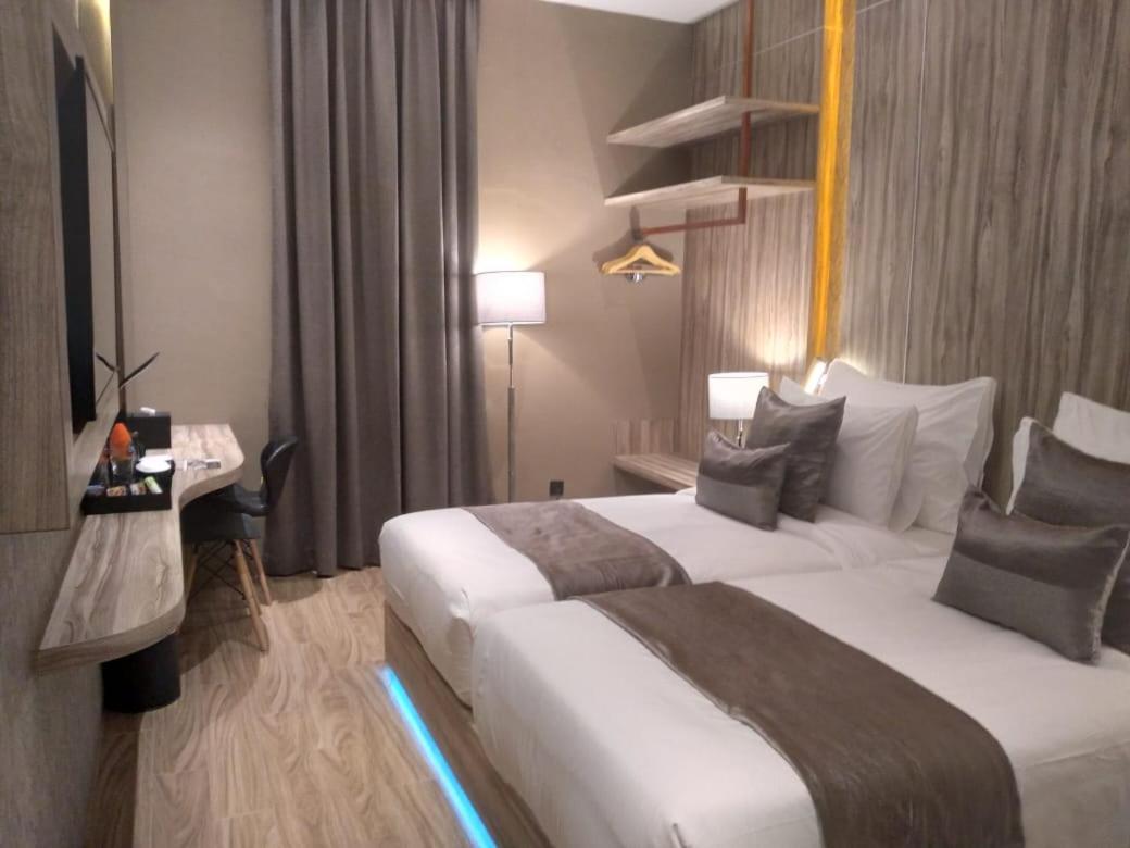 De Paris Hotel Μεντάν Εξωτερικό φωτογραφία