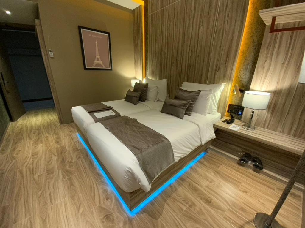 De Paris Hotel Μεντάν Εξωτερικό φωτογραφία